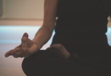 코로나19 이후 더 주목받는 정신건강, 일상 속 관리법은? person doing yoga on floor