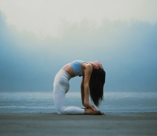 필라테스, 건강과 아름다움을 동시에 잡는 운동법 A woman doing a yoga pose on the beach