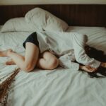 늘 피곤한 당신을 위한 만성피로 관리법…생활 속 실천 루틴 인기 woman lying on bed