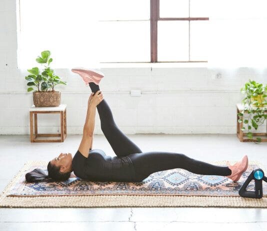 ‘웰니스 회복’의 비결, 일상에서 쉽게 실천하는 방법들 woman in black tank top and black leggings lying on black and white floral area rug